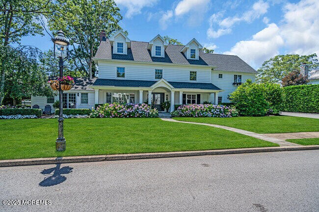 Building Photo - 12 Red Oak Dr