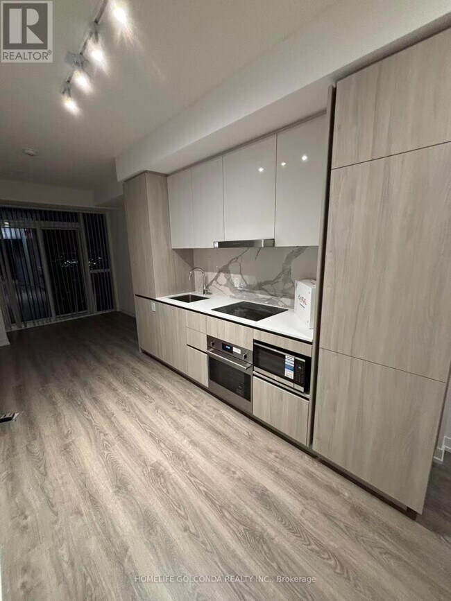 Photo du bâtiment - 8 Interchange Wy