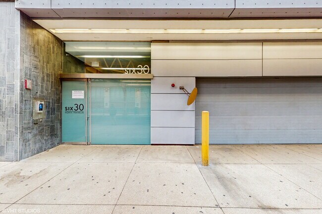 Foto del edificio - 630 N Franklin St