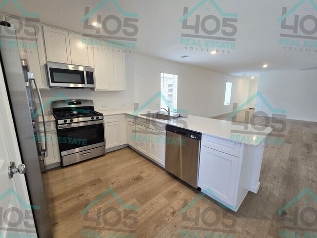 Building Photo - NEWLY BUILT 3 BEDROOM RENTAL