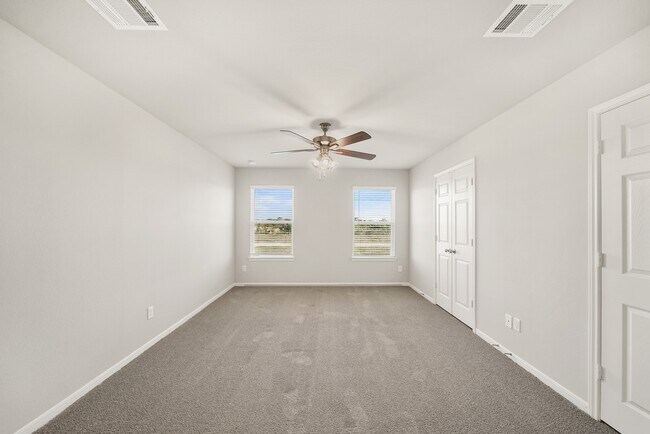 Foto del edificio - 835 Red Oak Dr