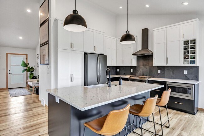 Foto del edificio - Executive Rental – Custom 5-Bedroom, 3.5-B...