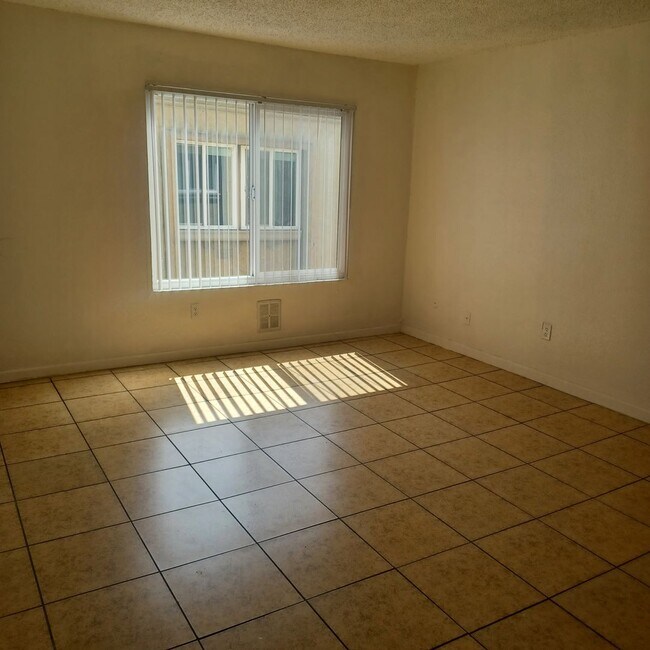 Foto del edificio - 2BDRM / 1 BATH CONDO Management Super Move...
