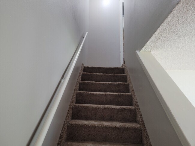 Building Photo - "Charming 2-Bed Duplex with Modern Comfort...