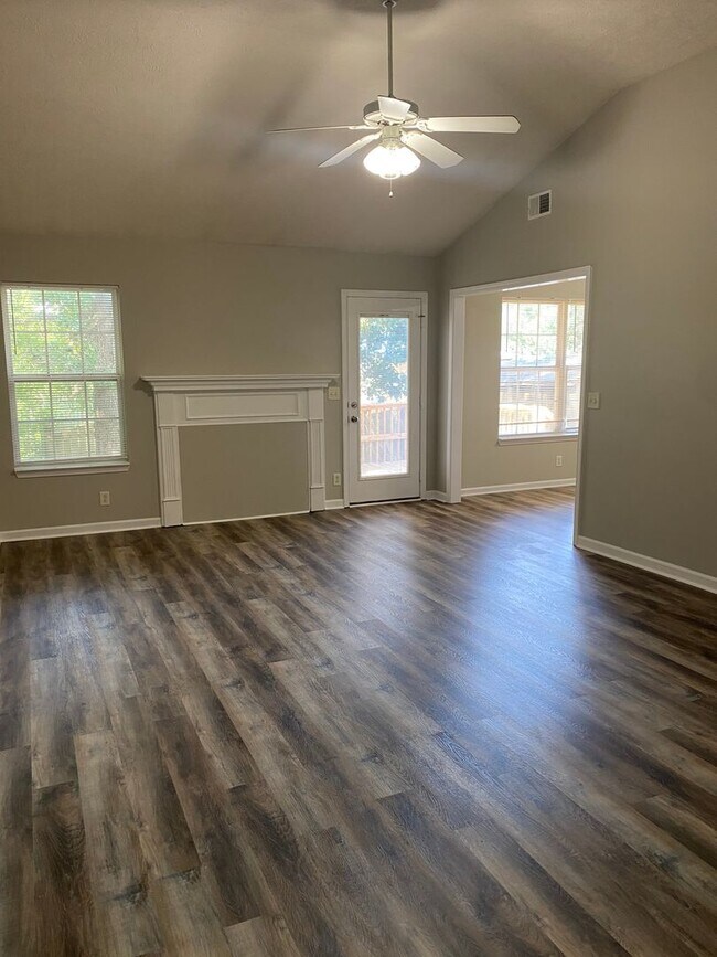 Building Photo - Charming 3 BR, 2 BA, 2 Car Garage | Fresh ...