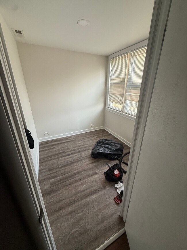 Foto del edificio - 5205 W Newport Ave