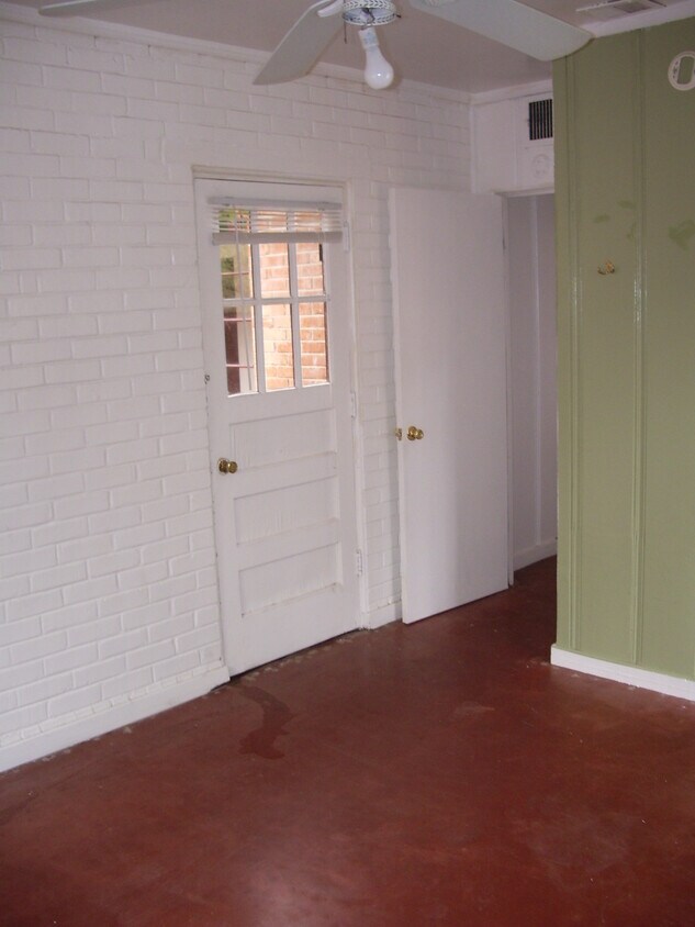 Foto principal - 1337 E 9th St