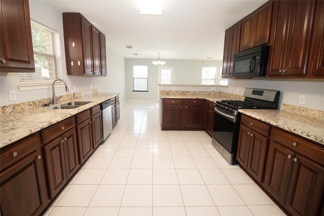 Building Photo - 2202 Crossmill Ln