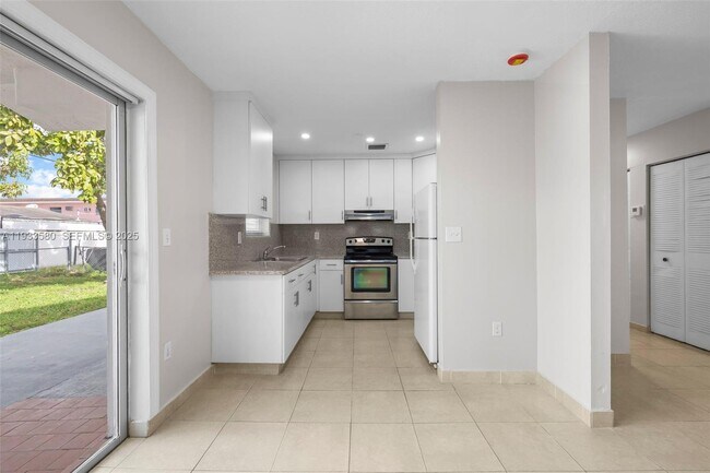 Foto del edificio - 85 W 24th St