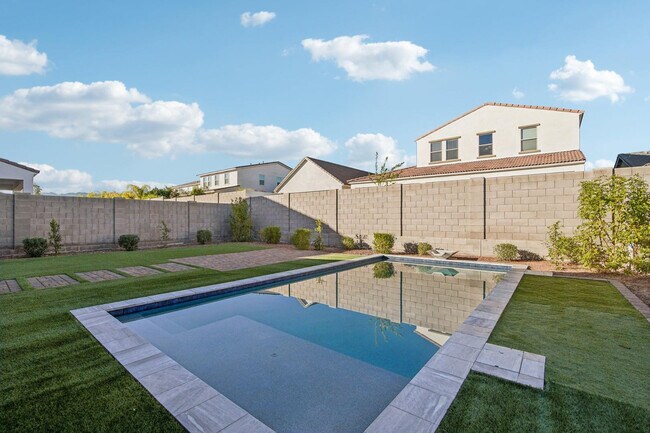 Foto del edificio - 19770 W Montecito Ave