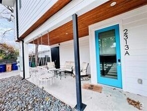 Building Photo - 2313 Oak Crest Ave