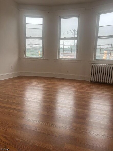 Building Photo - 673 Clifton Ave
