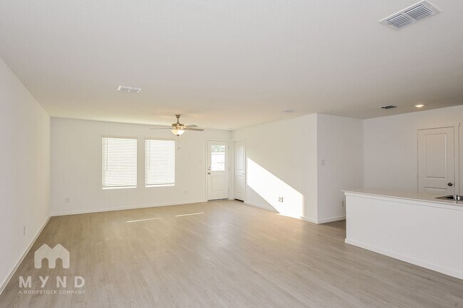 Building Photo - 2720 Mistwood Dr