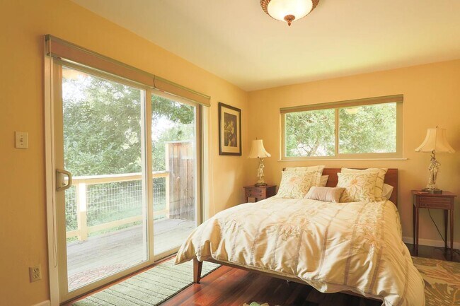 Foto del edificio - 6600 Guerneville Rd