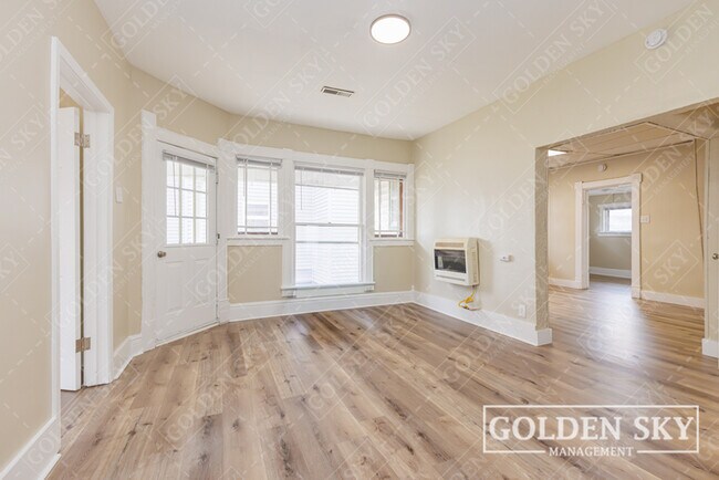 Building Photo - 407 N Plum St