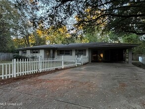 Building Photo - 5318 Venetian Way