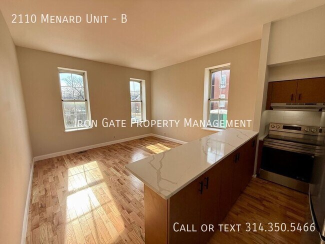 Foto del edificio - 2110 Menard St