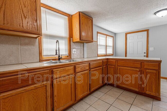 Building Photo - 2400 N 12 St