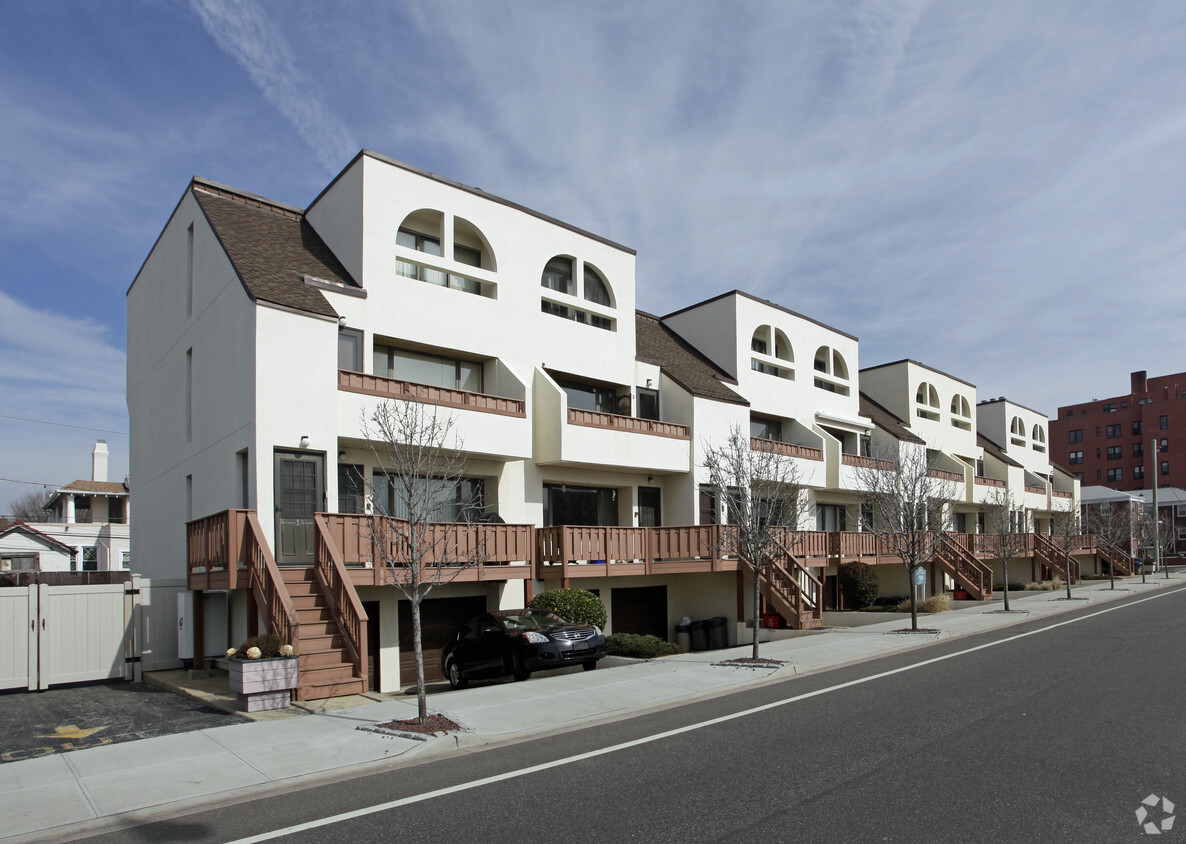Building Photo - Sea Breeze Town Houses Owners, Inc.