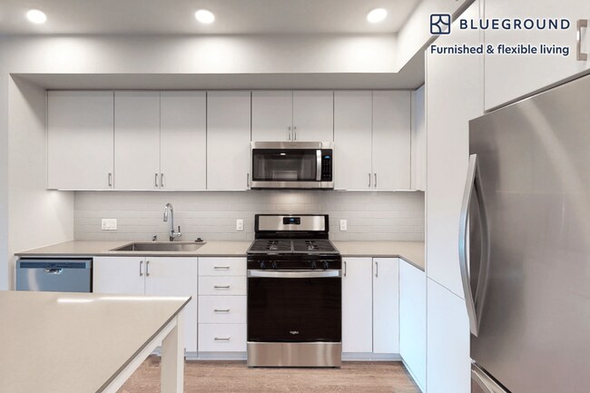 Foto del edificio - 185 S State College Blvd