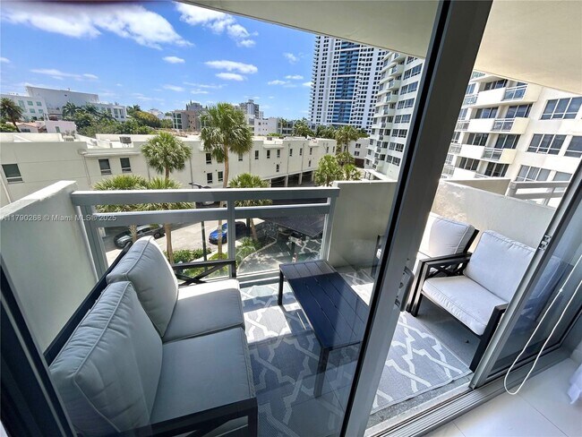 Foto del edificio - 1500 Bay Rd