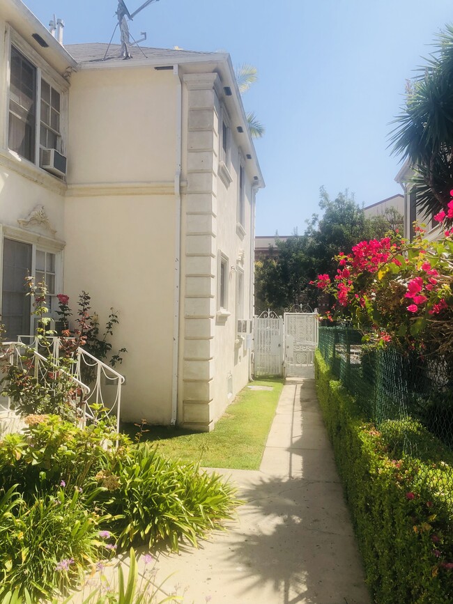 Foto del edificio - 221 S Elm Dr