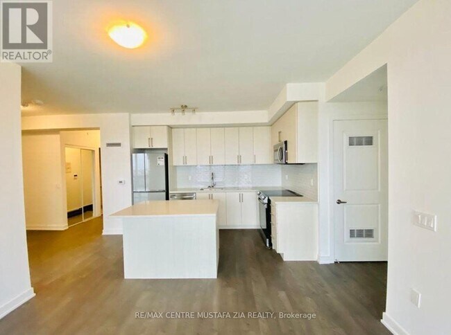 Building Photo - 4699 Glen Erin Dr