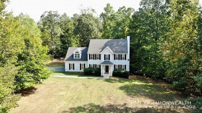 Building Photo - 4 Bed / 3 Bath With Yard