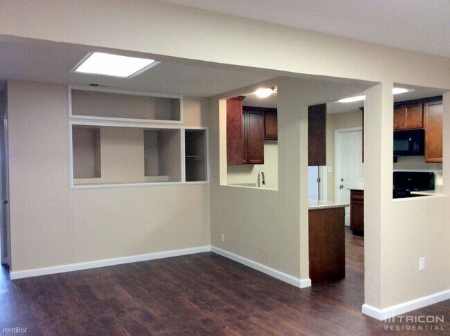 Building Photo - 331 Lofas Pl