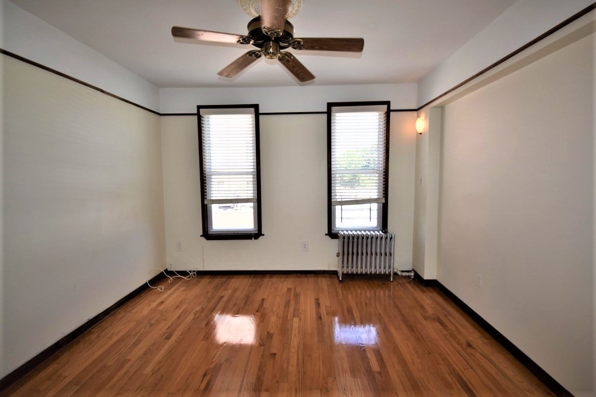 Primary Photo - 825 40th St
