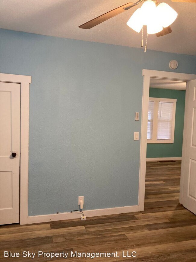 Building Photo - 4 br, 2 bath House - 801 W 5th St