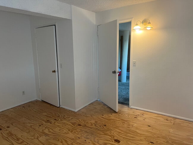 Building Photo - 2405 Nolte Dr