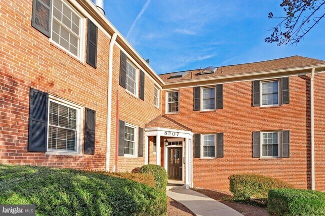 Building Photo - 2 br, 1 bath Condo - 8207 Grubb Rd Apt 201
