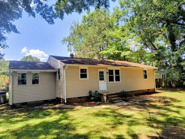 Building Photo - 504 Clyde Dr