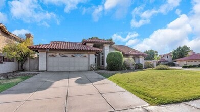 Building Photo - 16632 S 37th Way