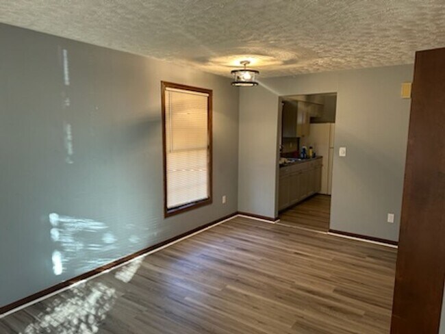 Foto del edificio - 3306-3308 Shelley Dr