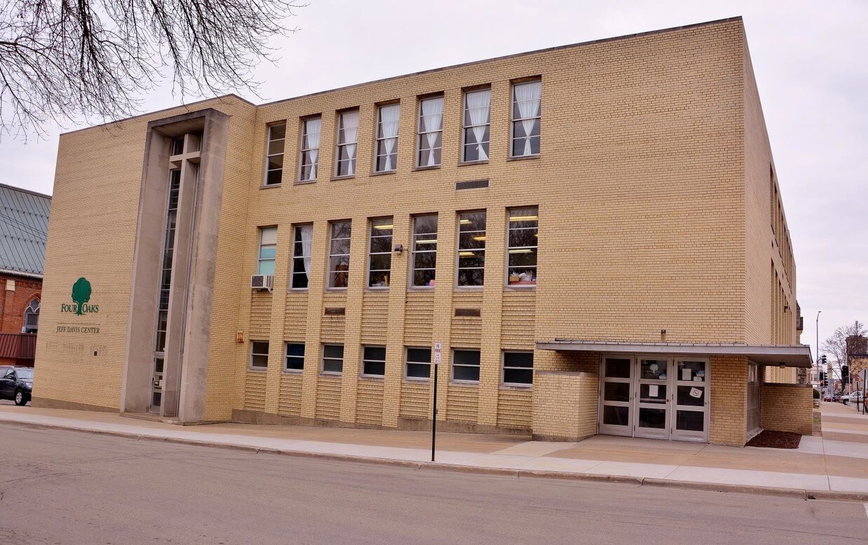 Fotografía del edificio - 15th Street Apartments