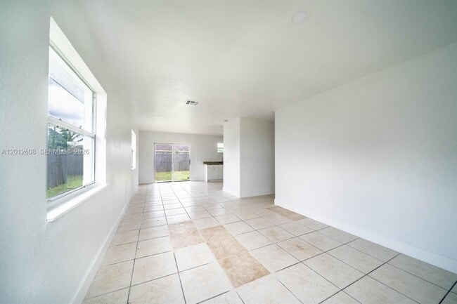 Foto del edificio - 705 NW 13th Terrace