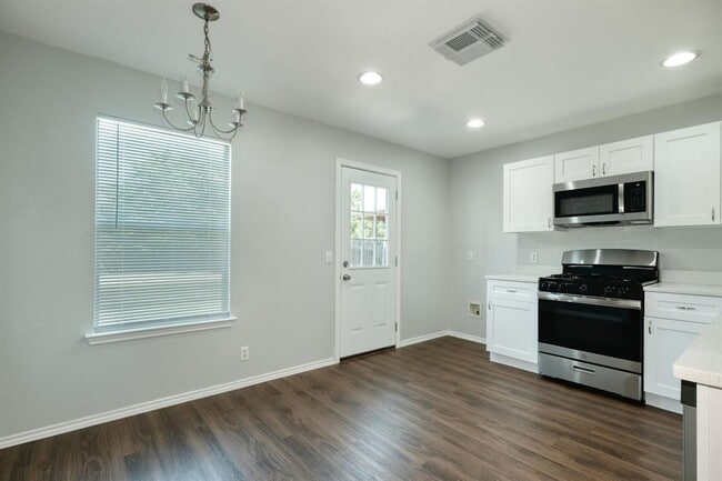 Building Photo - 14312 Cummins Way