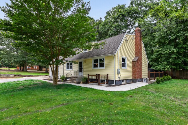 Building Photo - 110 E Bartlett Rd