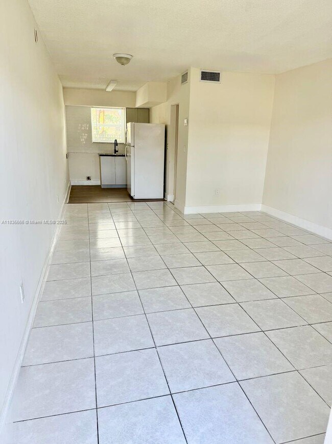 Foto del edificio - 651 NW 177th St