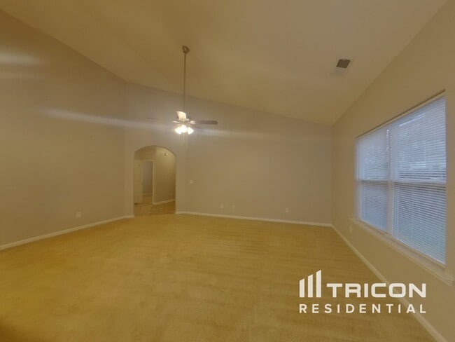 Building Photo - 446 Whispering Oak Cir
