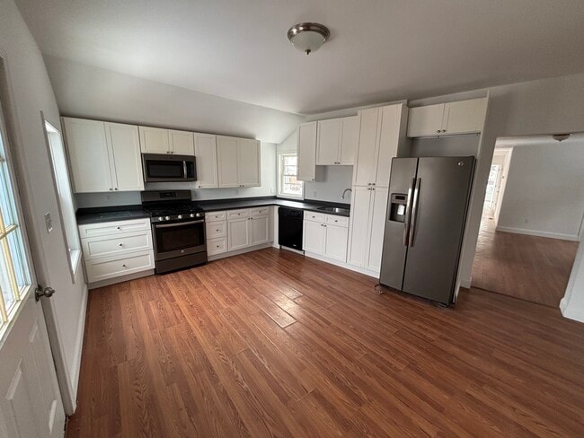 Building Photo - 10 Amero Ct