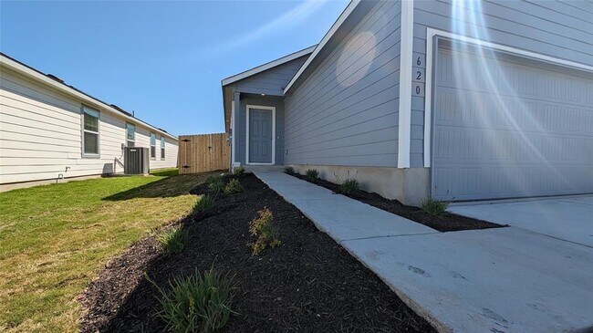 Building Photo - 620 Marty Allen Lp