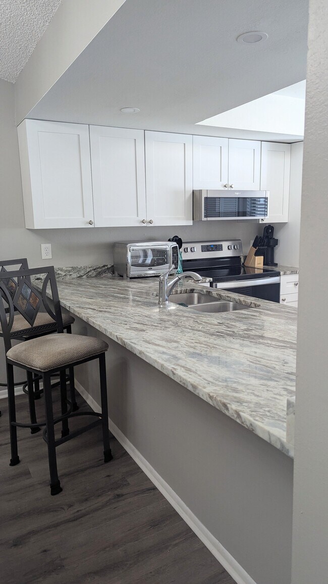 Foto del edificio - 6296 Sugar Bush Ln