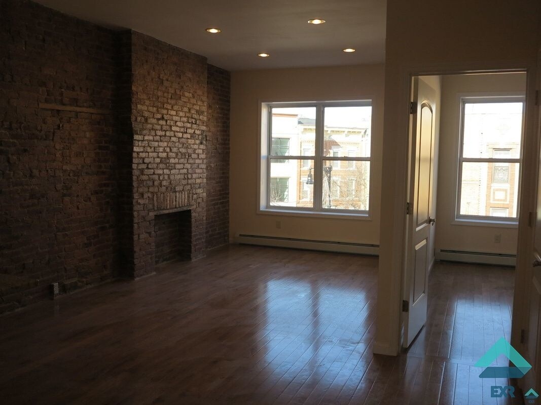 Primary Photo - 5514 Myrtle Ave
