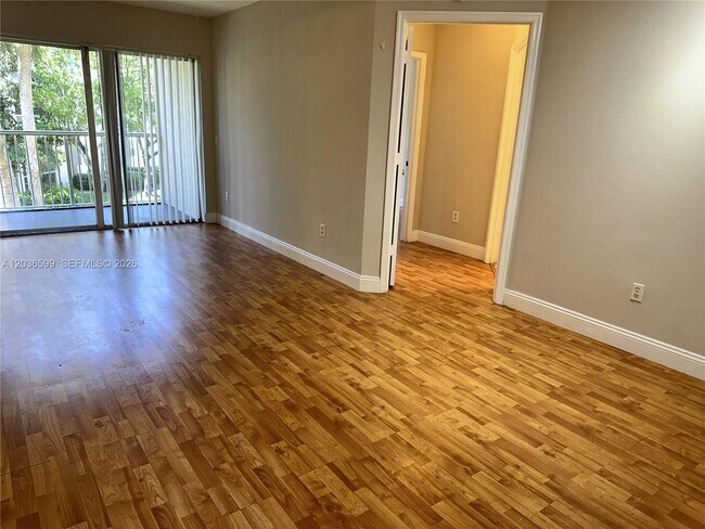 Foto del edificio - 460 S Park Rd