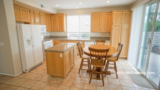 Building Photo - 25442 Holmes Pl