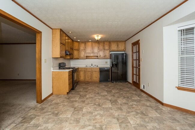 Building Photo - 105 Bennington Dr