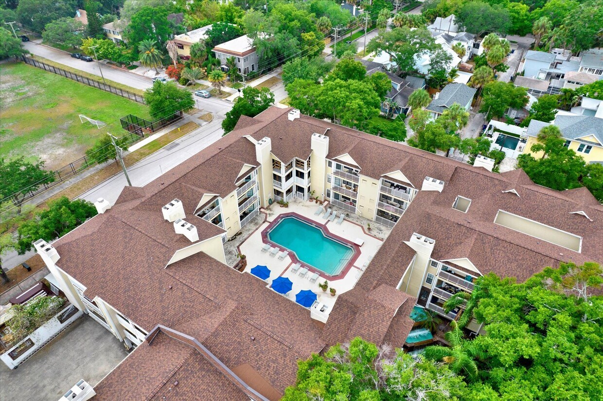In the heart of Hyde Park - 1000 W Horatio St
